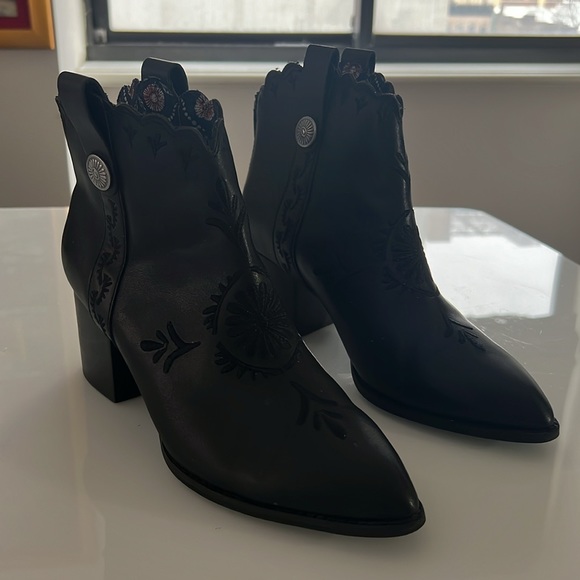 Seyschelles Black Leather embroidered western style booties - Picture 4 of 15